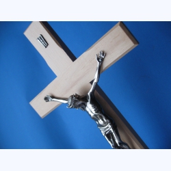 Krzyż drewniany jasny brąz na ścianę.Duży 40 cm.Nr.2